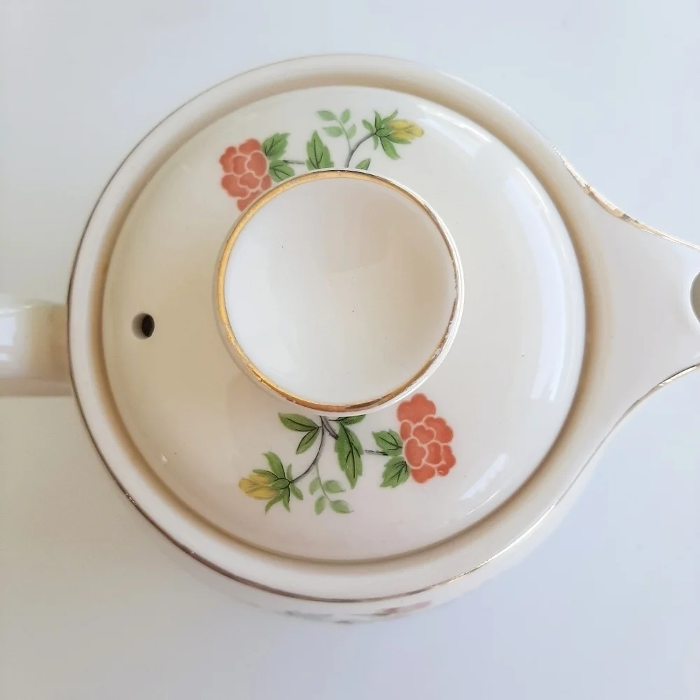 VTG TEAPOT AND CREAMER SET